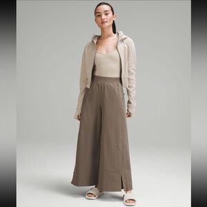 lululemon athletica Stretch Woven high-rise wide leg cropped pant